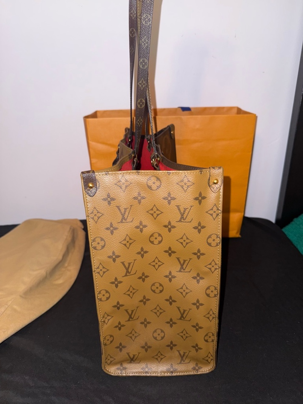 LOUIS VUITTON
Reverse Monogram Giant Onthego GM - Picture 3 of 11